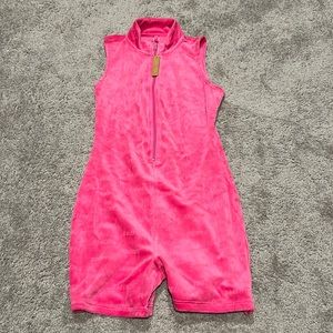 LOGO VELOUR SHORT ONESIE